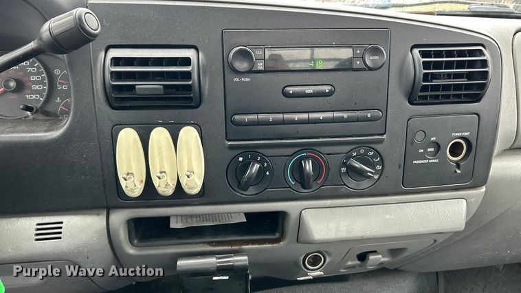 image for item FC5120 2006 Ford F250 Super Duty flatbed pickup truck