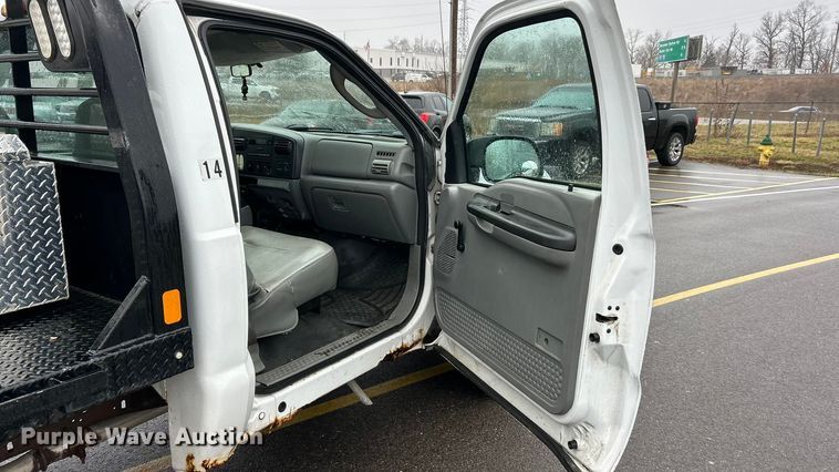 image for item FC5120 2006 Ford F250 Super Duty flatbed pickup truck