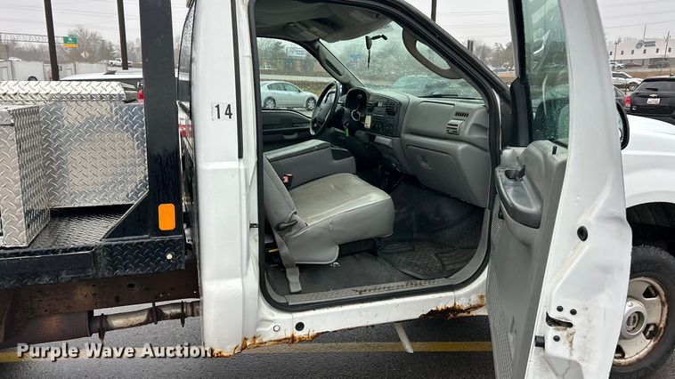 image for item FC5120 2006 Ford F250 Super Duty flatbed pickup truck