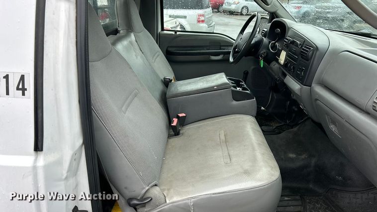 image for item FC5120 2006 Ford F250 Super Duty flatbed pickup truck