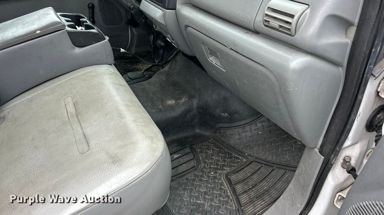 image for item FC5120 2006 Ford F250 Super Duty flatbed pickup truck