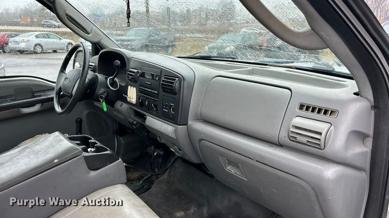 image for item FC5120 2006 Ford F250 Super Duty flatbed pickup truck