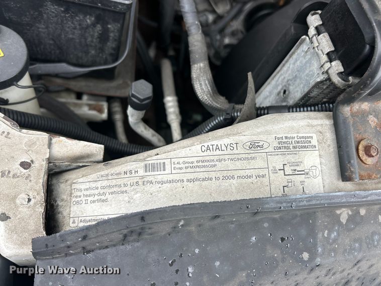 image for item FC5120 2006 Ford F250 Super Duty flatbed pickup truck