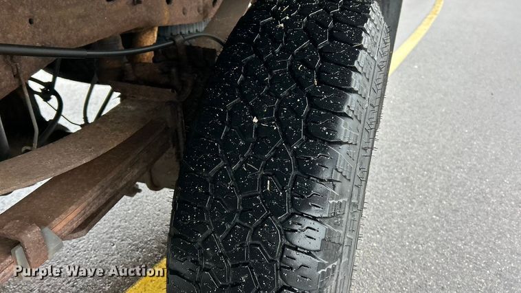 image for item FC5120 2006 Ford F250 Super Duty flatbed pickup truck