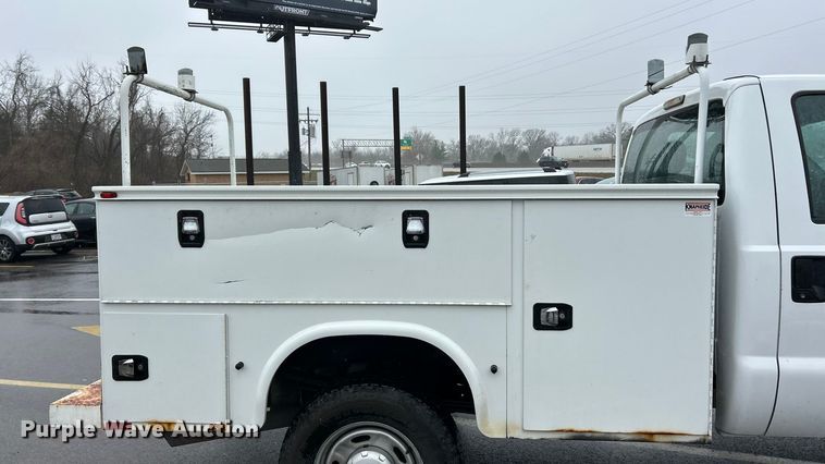 image for item FC5121 2016 Ford F250 Super Duty utility bed pickup truck