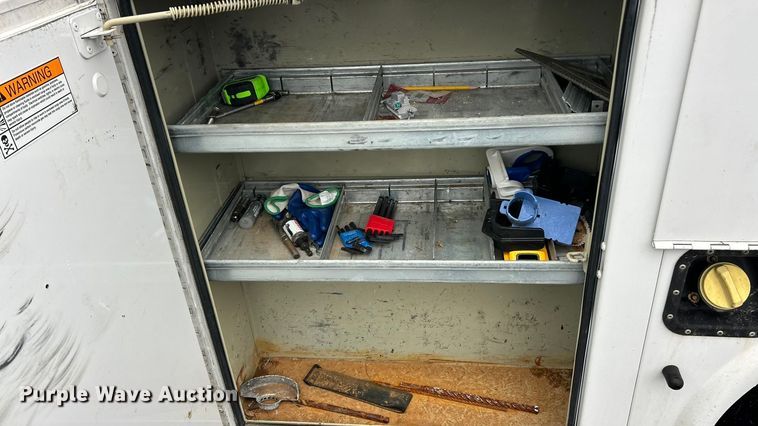 image for item FC5121 2016 Ford F250 Super Duty utility bed pickup truck