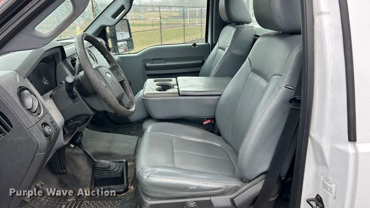 image for item FC5121 2016 Ford F250 Super Duty utility bed pickup truck