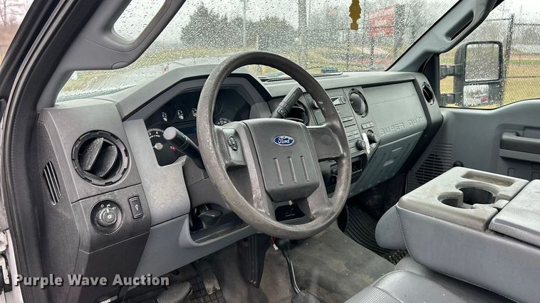 image for item FC5121 2016 Ford F250 Super Duty utility bed pickup truck