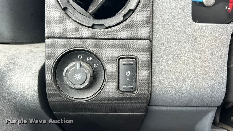 image for item FC5121 2016 Ford F250 Super Duty utility bed pickup truck