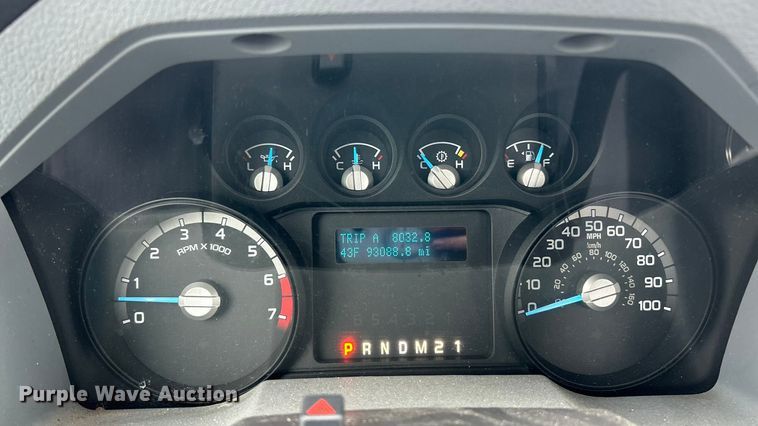 image for item FC5121 2016 Ford F250 Super Duty utility bed pickup truck