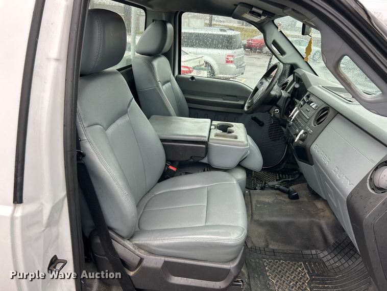 image for item FC5121 2016 Ford F250 Super Duty utility bed pickup truck