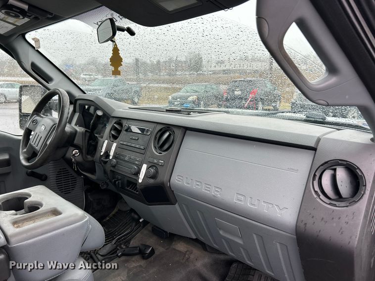 image for item FC5121 2016 Ford F250 Super Duty utility bed pickup truck