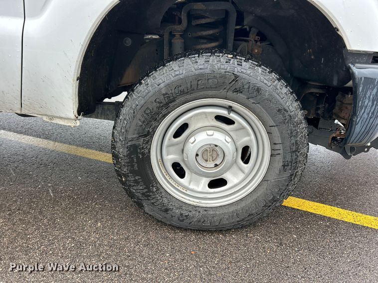 image for item FC5121 2016 Ford F250 Super Duty utility bed pickup truck