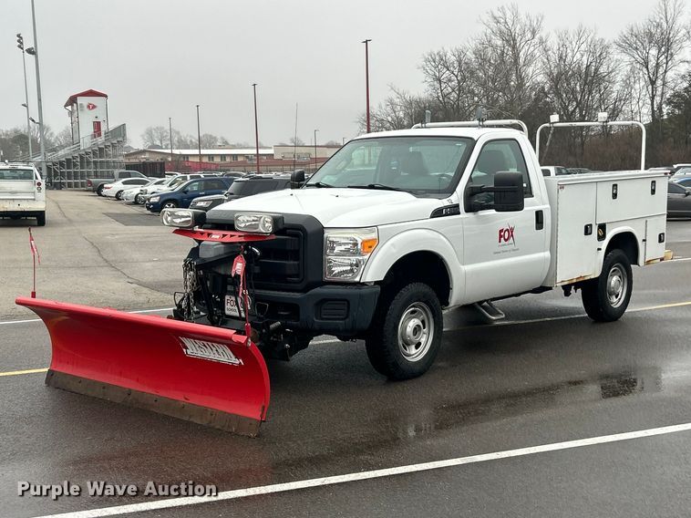 image for item FC5122 2016 Ford F250 Super Duty utility bed pickup truck