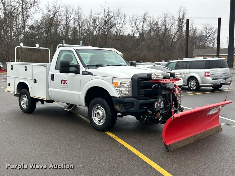 image for item FC5122 2016 Ford F250 Super Duty utility bed pickup truck