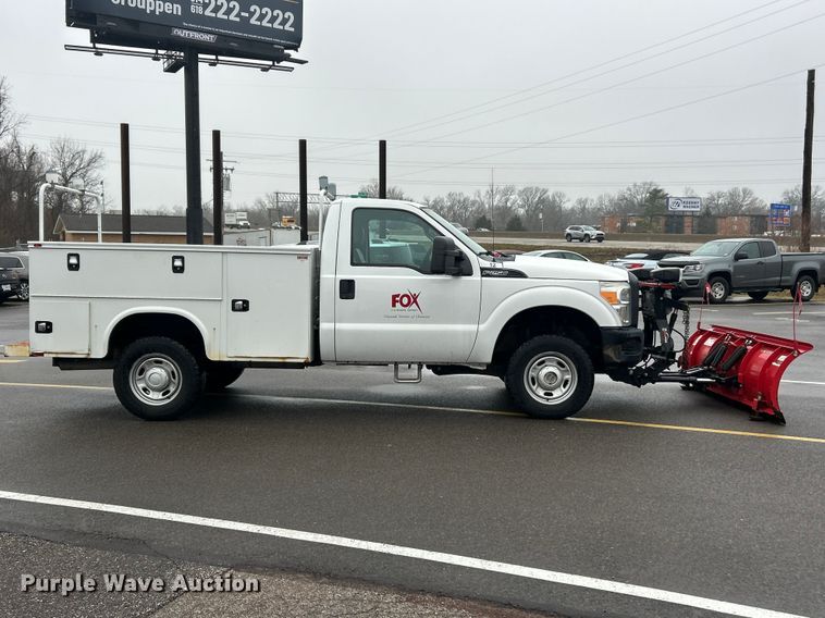 image for item FC5122 2016 Ford F250 Super Duty utility bed pickup truck