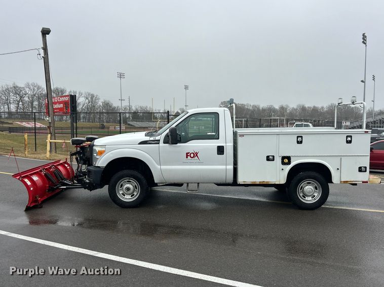 image for item FC5122 2016 Ford F250 Super Duty utility bed pickup truck