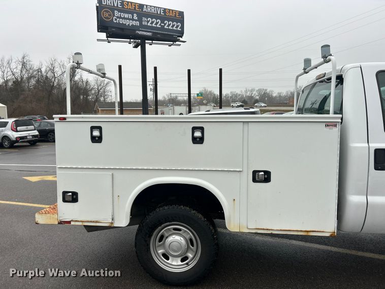 image for item FC5122 2016 Ford F250 Super Duty utility bed pickup truck