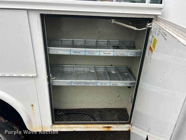 image for item FC5122 2016 Ford F250 Super Duty utility bed pickup truck