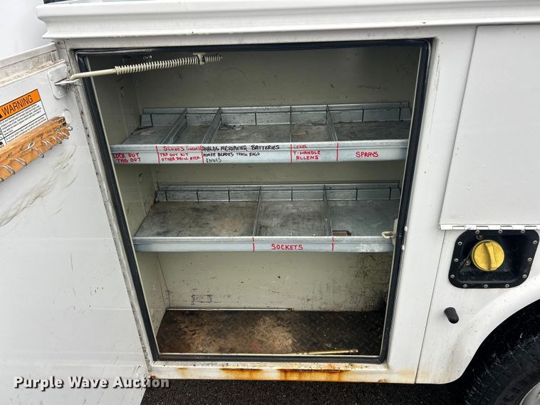 image for item FC5122 2016 Ford F250 Super Duty utility bed pickup truck