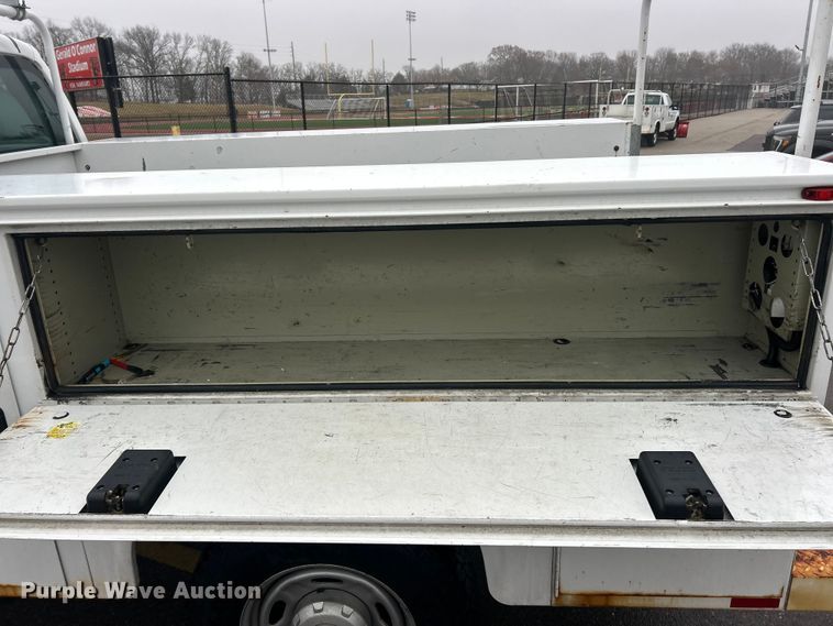 image for item FC5122 2016 Ford F250 Super Duty utility bed pickup truck