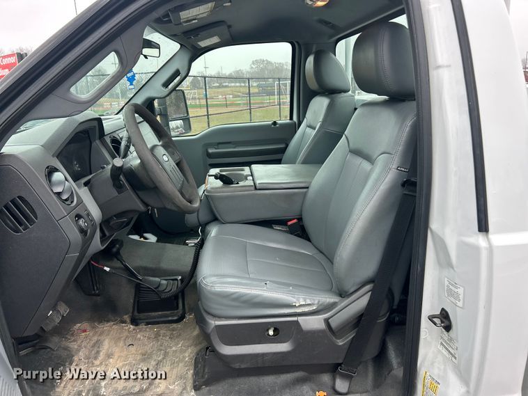 image for item FC5122 2016 Ford F250 Super Duty utility bed pickup truck