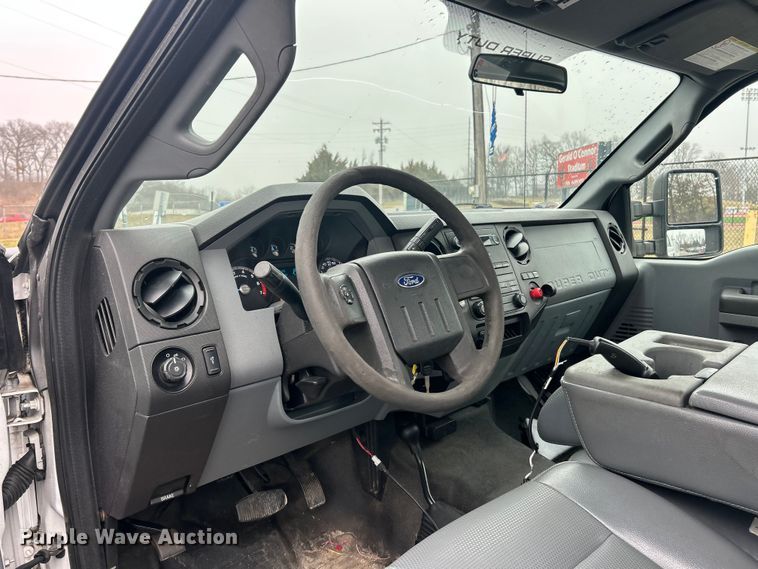 image for item FC5122 2016 Ford F250 Super Duty utility bed pickup truck