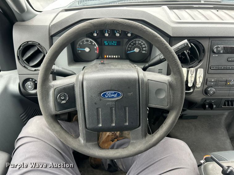 image for item FC5122 2016 Ford F250 Super Duty utility bed pickup truck