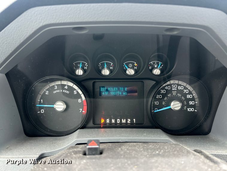 image for item FC5122 2016 Ford F250 Super Duty utility bed pickup truck