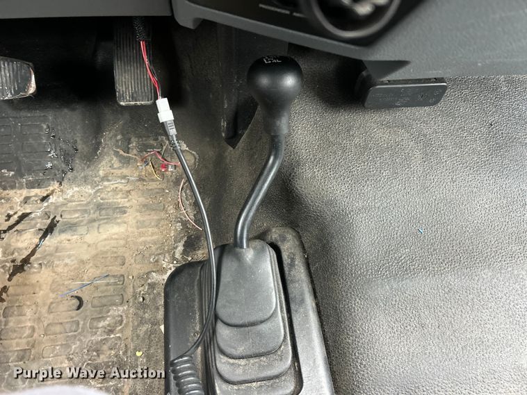 image for item FC5122 2016 Ford F250 Super Duty utility bed pickup truck