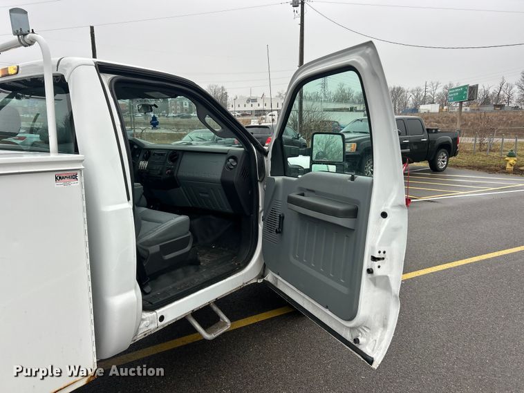 image for item FC5122 2016 Ford F250 Super Duty utility bed pickup truck