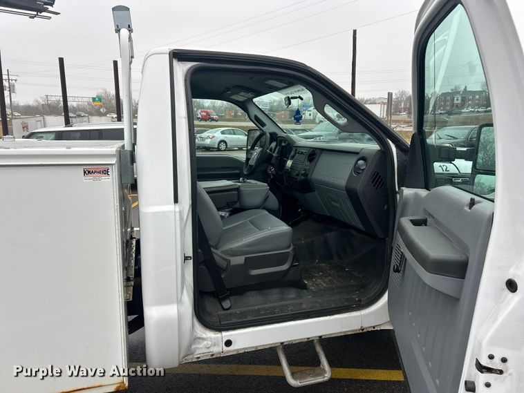 image for item FC5122 2016 Ford F250 Super Duty utility bed pickup truck