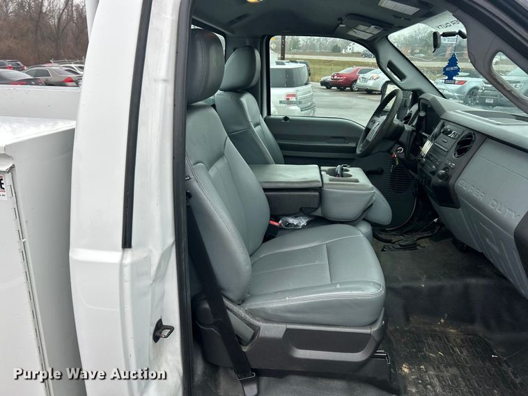 image for item FC5122 2016 Ford F250 Super Duty utility bed pickup truck