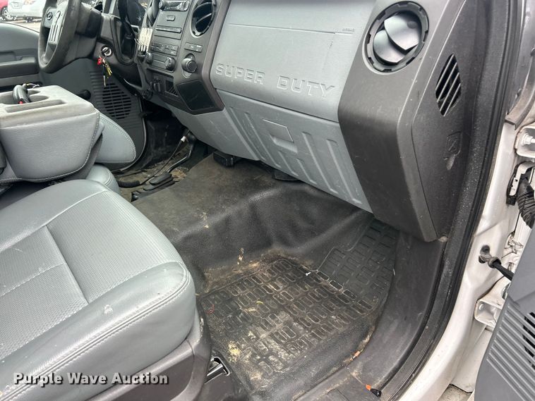 image for item FC5122 2016 Ford F250 Super Duty utility bed pickup truck