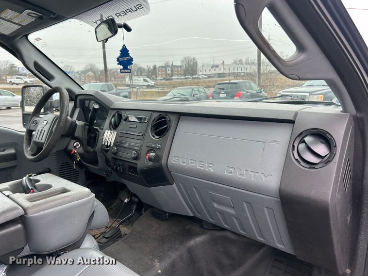 image for item FC5122 2016 Ford F250 Super Duty utility bed pickup truck