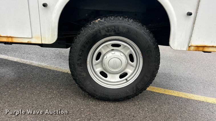 image for item FC5122 2016 Ford F250 Super Duty utility bed pickup truck