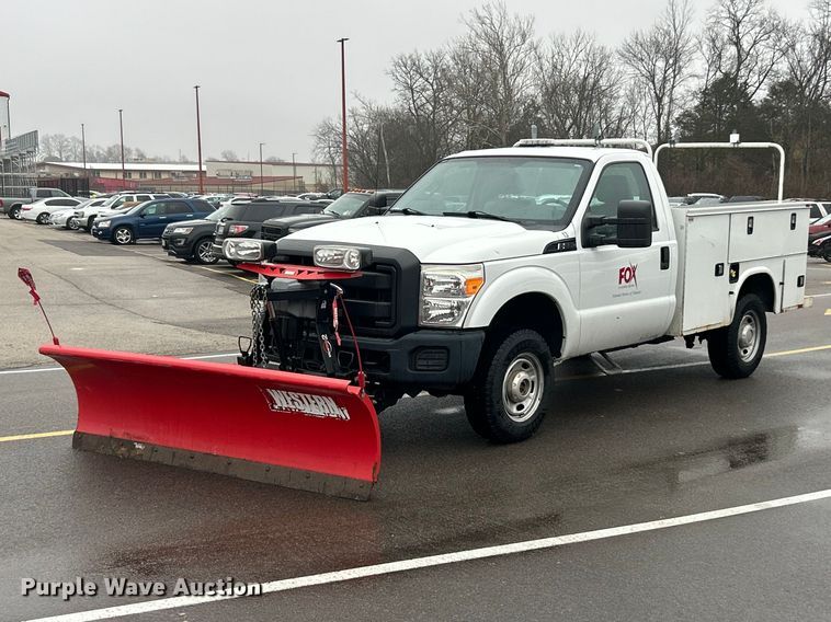 image for item FC5123 2016 Ford F250 Super Duty utility bed pickup truck