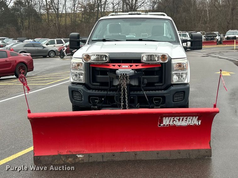 image for item FC5123 2016 Ford F250 Super Duty utility bed pickup truck