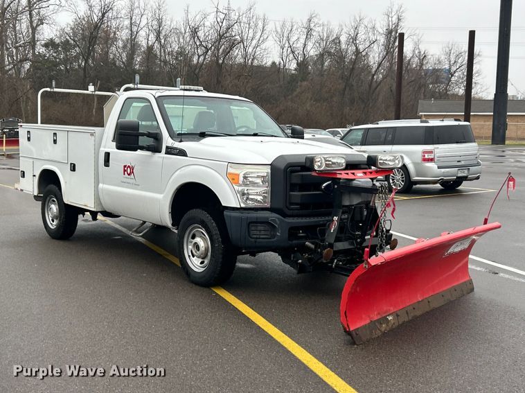 image for item FC5123 2016 Ford F250 Super Duty utility bed pickup truck