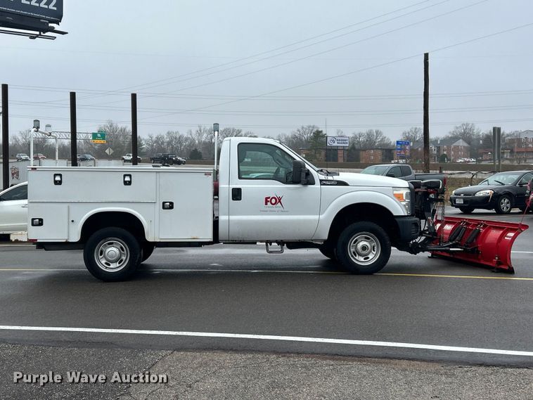 image for item FC5123 2016 Ford F250 Super Duty utility bed pickup truck