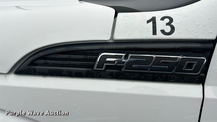 image for item FC5123 2016 Ford F250 Super Duty utility bed pickup truck