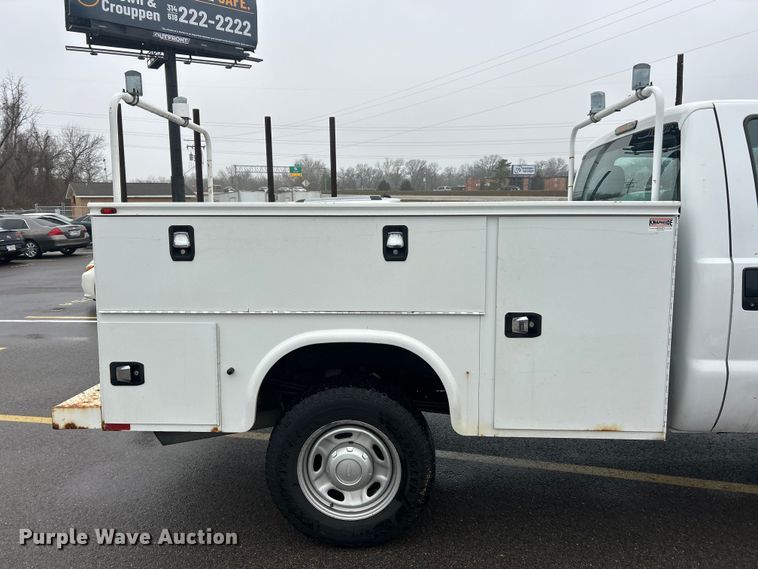 image for item FC5123 2016 Ford F250 Super Duty utility bed pickup truck