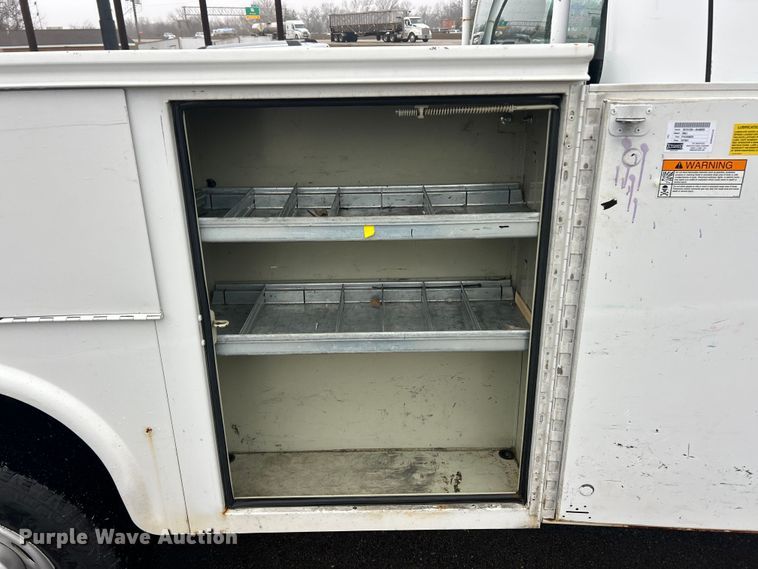 image for item FC5123 2016 Ford F250 Super Duty utility bed pickup truck