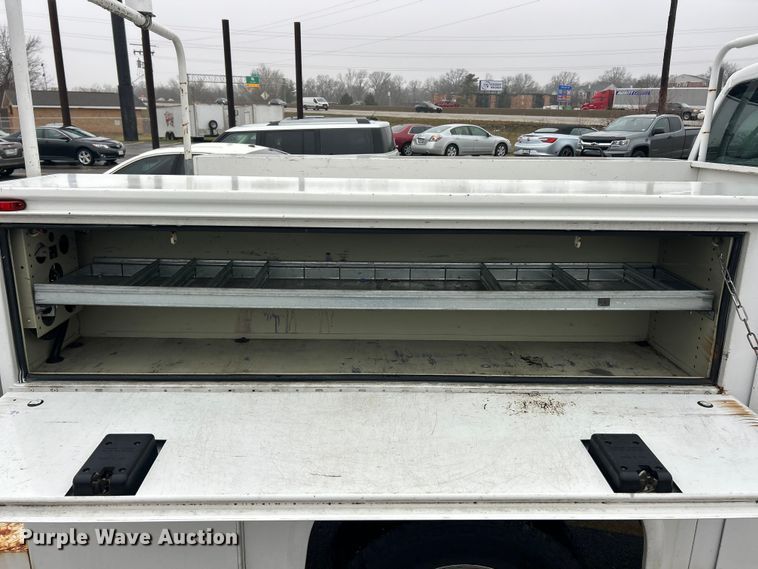 image for item FC5123 2016 Ford F250 Super Duty utility bed pickup truck