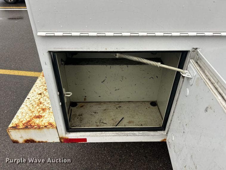 image for item FC5123 2016 Ford F250 Super Duty utility bed pickup truck