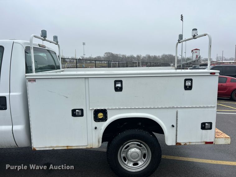 image for item FC5123 2016 Ford F250 Super Duty utility bed pickup truck