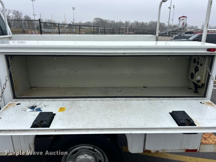 image for item FC5123 2016 Ford F250 Super Duty utility bed pickup truck