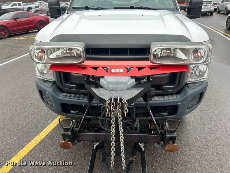 image for item FC5123 2016 Ford F250 Super Duty utility bed pickup truck