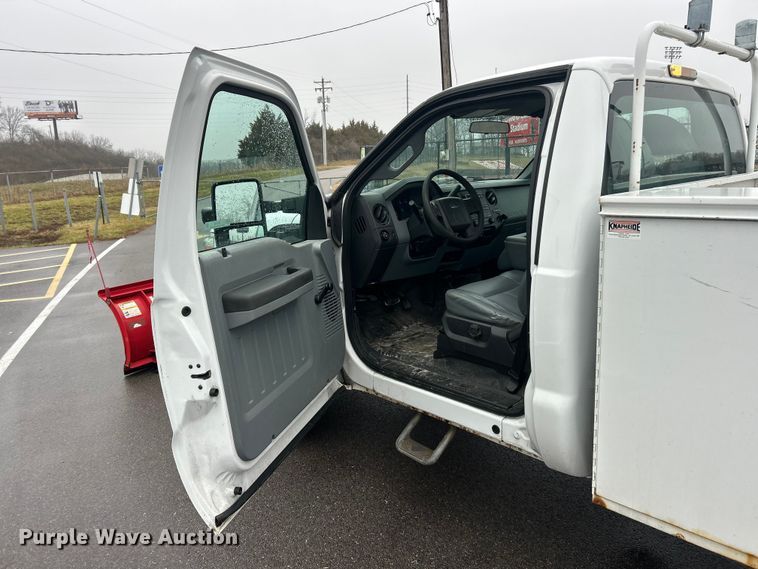 image for item FC5123 2016 Ford F250 Super Duty utility bed pickup truck