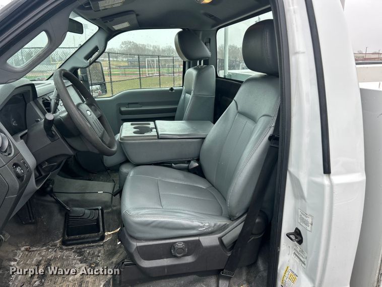 image for item FC5123 2016 Ford F250 Super Duty utility bed pickup truck